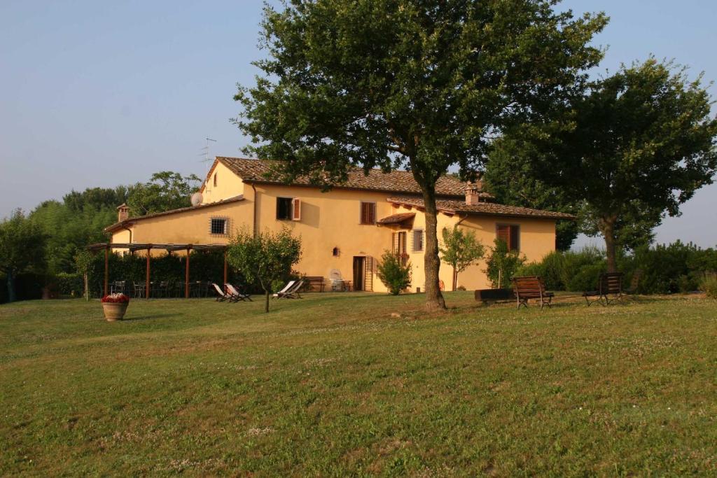 Gasthaus Il Nido Di Gabbiano Scarperia Exterior foto